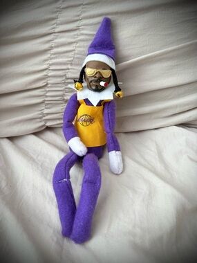 Lakers Snoop on a Stoop